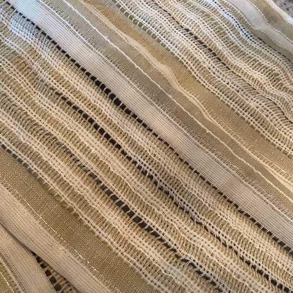 Lightweight cream/tan scarf with some shimmer - Picture 7 of 7